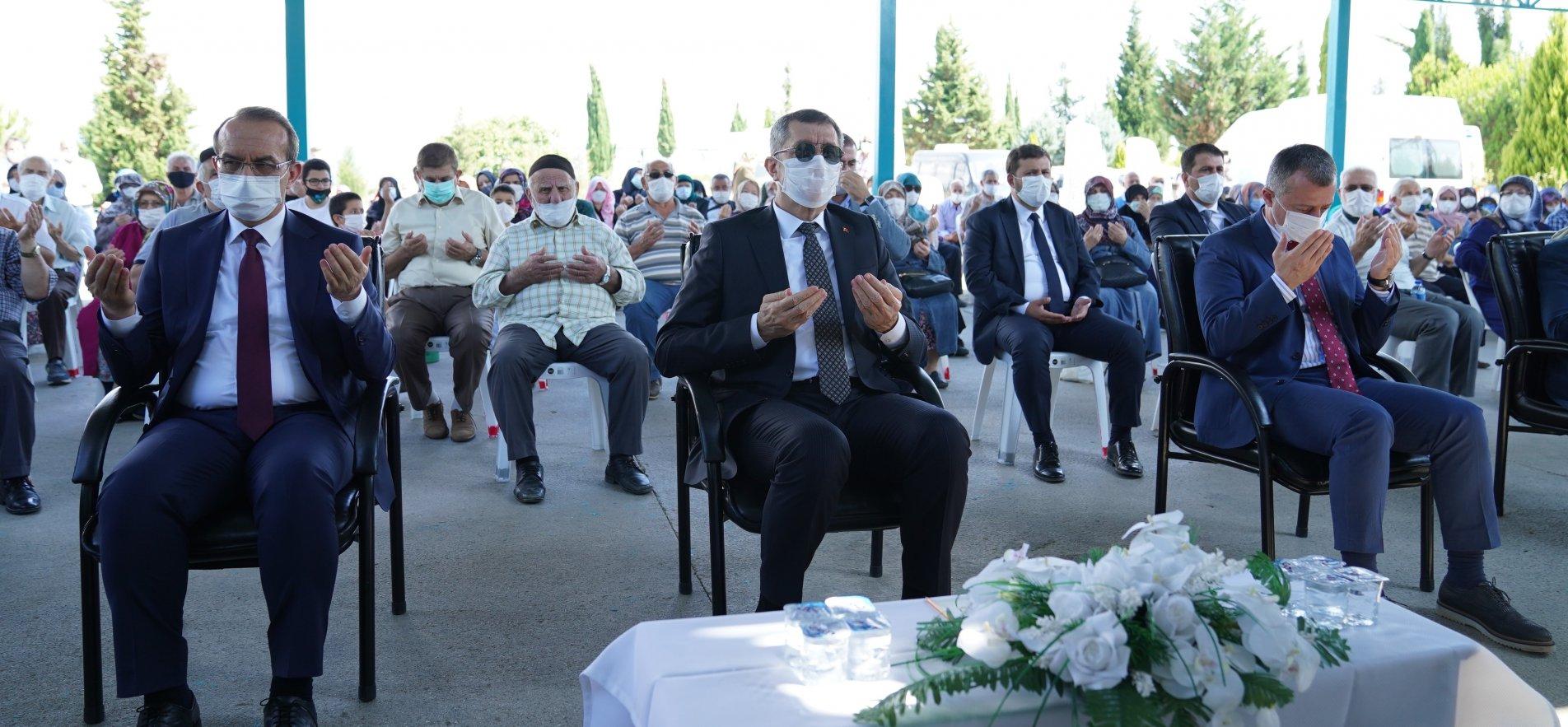 BAKAN SELÇUK, KOCAELİ'DE DEPREM ŞEHİTLERİNİ ANMA TÖRENİNE KATILDI