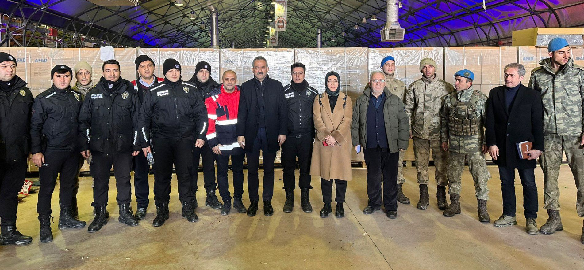 BAKAN ÖZER, MALATYA'DA TOPLANMA ALANLARINDAKİ VATANDAŞLARI ZİYARET ETTİ