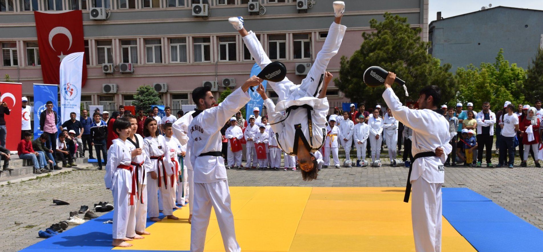 MİLLÎ SPORCULARIN BEDEN EĞİTİMİ ALANINA ÖĞRETMEN OLARAK ATAMALARI GERÇEKLEŞTİ